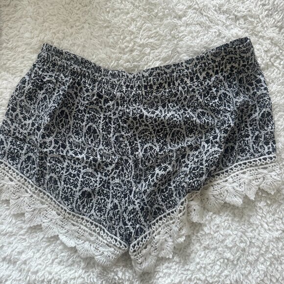 Black and White Flowy Shorts with Lace Trim - Picture 2 of 4